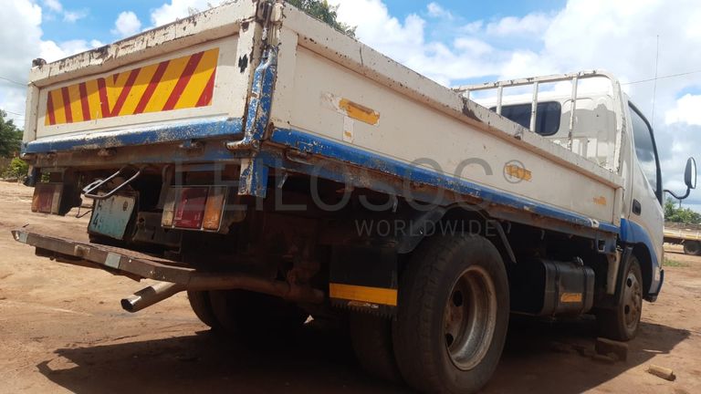 Hino Dutro · Ano 2004