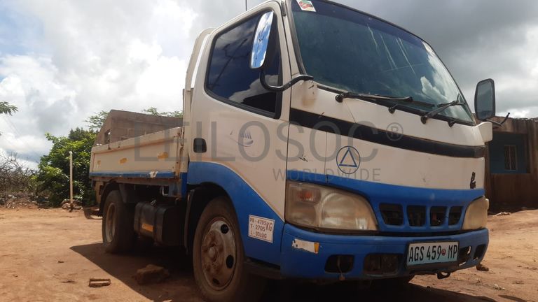 Hino Dutro · Ano 2004