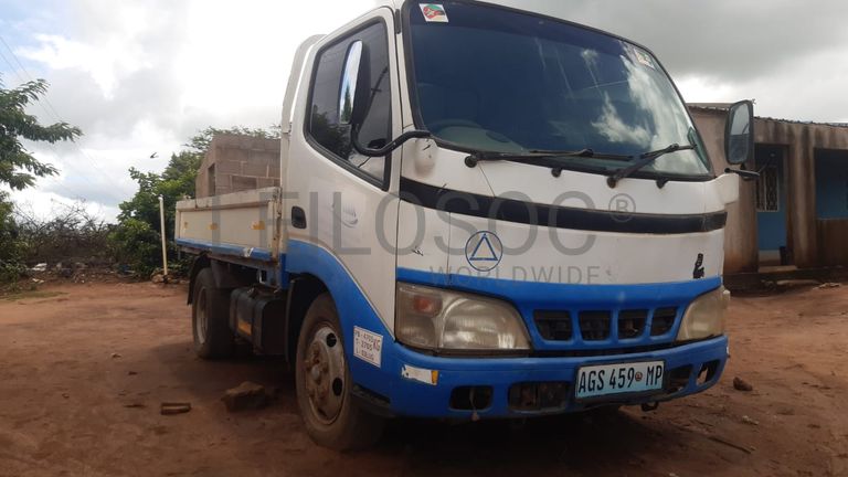 Hino Dutro · Ano 2004