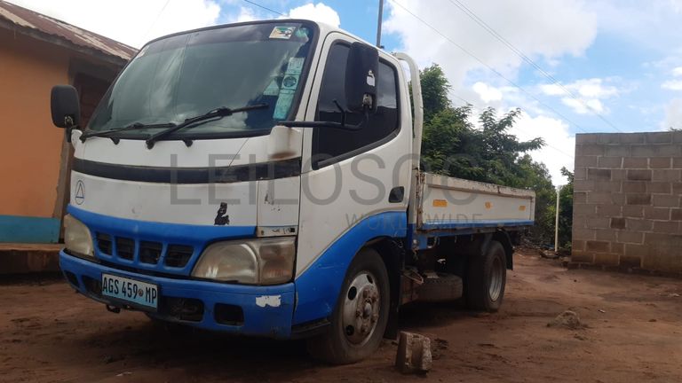 Hino Dutro · Ano 2004