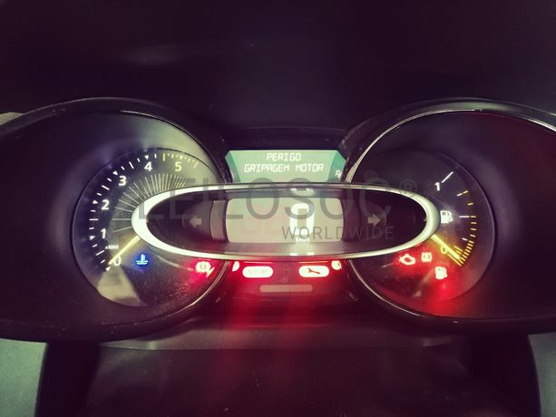 Renault Clio 1.5 DCI · Ano 2015