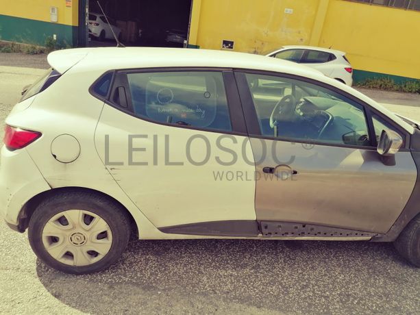 Renault Clio 1.5 DCI · Ano 2015