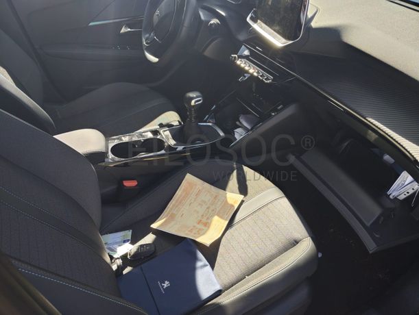 Peugeot 208 · Ano 2022