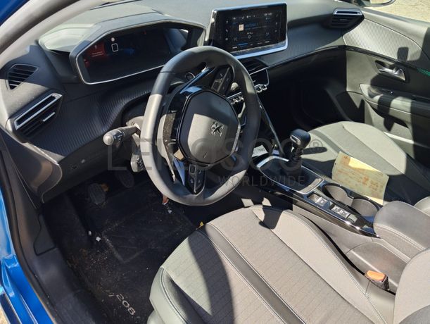Peugeot 208 · Ano 2022