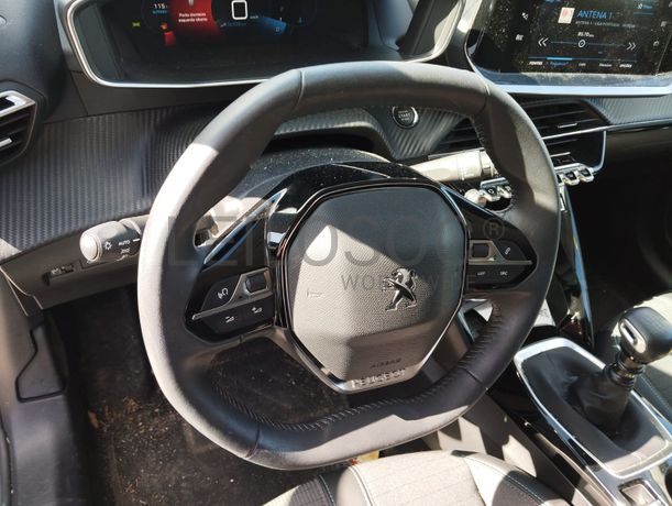 Peugeot 208 · Ano 2022