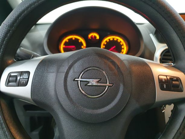 Opel Corsa · Ano 2013