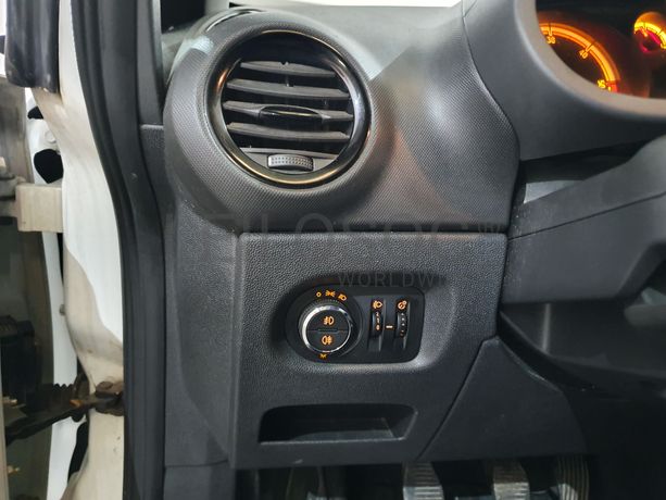 Opel Corsa · Ano 2013