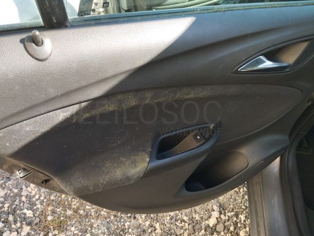 Opel Astra K Sports Tourer 1.6 CDTi · Ano 2017