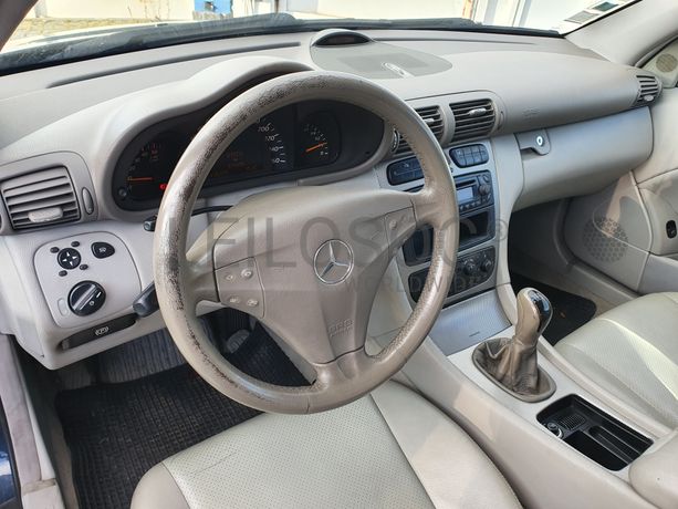 Mercedes-Benz C220 CDI · Ano 2004