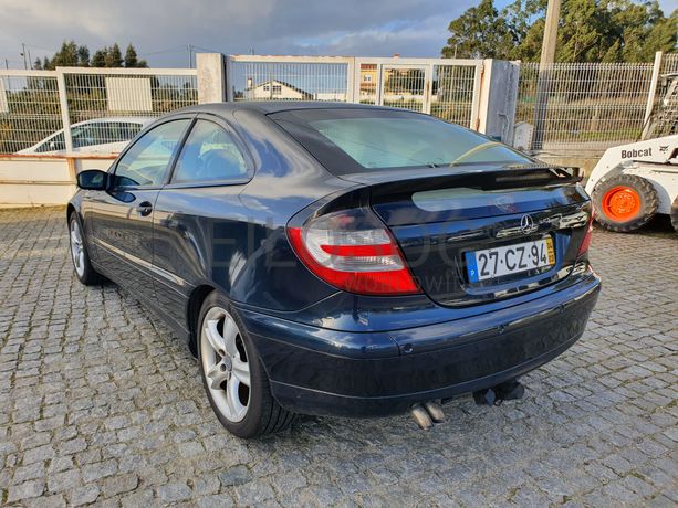 Mercedes-Benz C220 CDI · Ano 2004