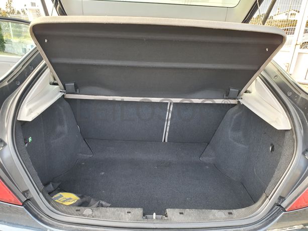 Mercedes-Benz C220 CDI · Ano 2004