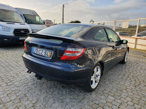 Mercedes-Benz C220 CDI · Ano 2004