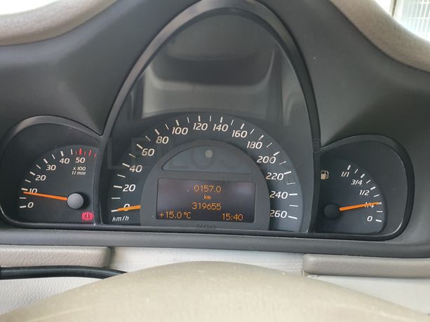 Mercedes-Benz C220 CDI · Ano 2004