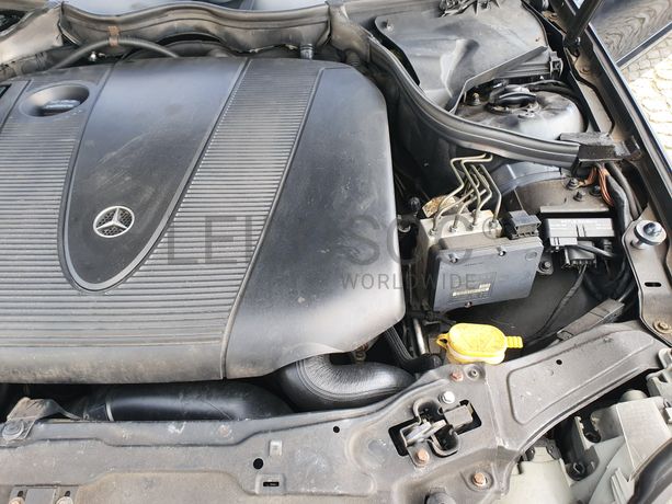 Mercedes-Benz C220 CDI · Ano 2004