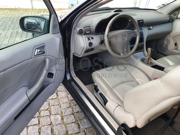 Mercedes-Benz C220 CDI · Ano 2004