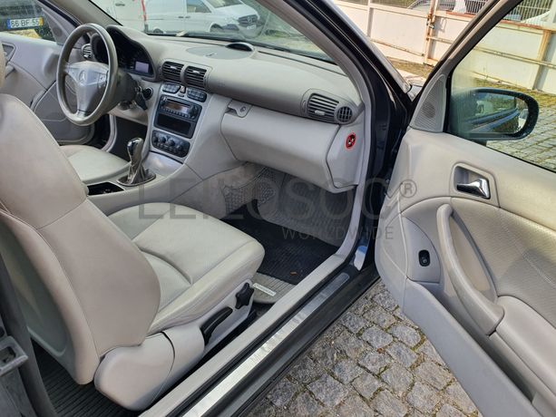 Mercedes-Benz C220 CDI · Ano 2004