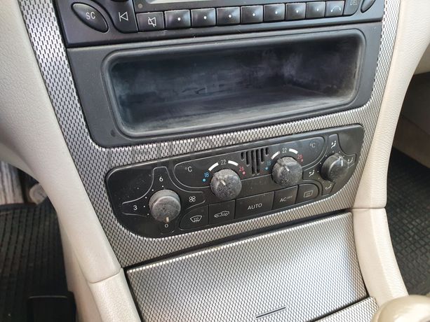 Mercedes-Benz C220 CDI · Ano 2004