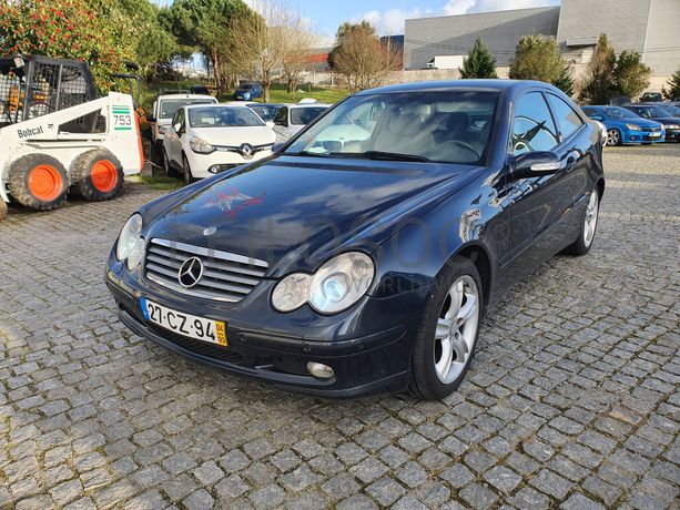 Mercedes-Benz C220 CDI · Ano 2004