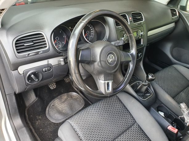 Volkswagen Golf 1.6 TDI · Ano 2011