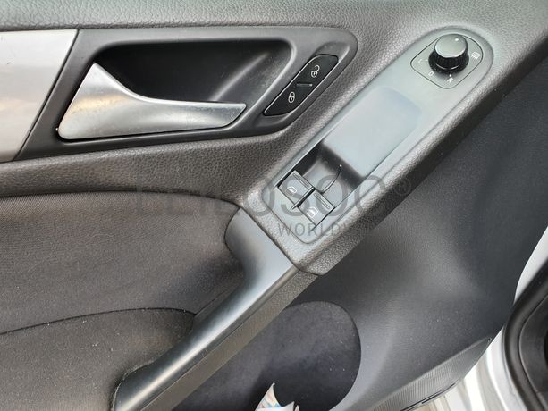 Volkswagen Golf 1.6 TDI · Ano 2011