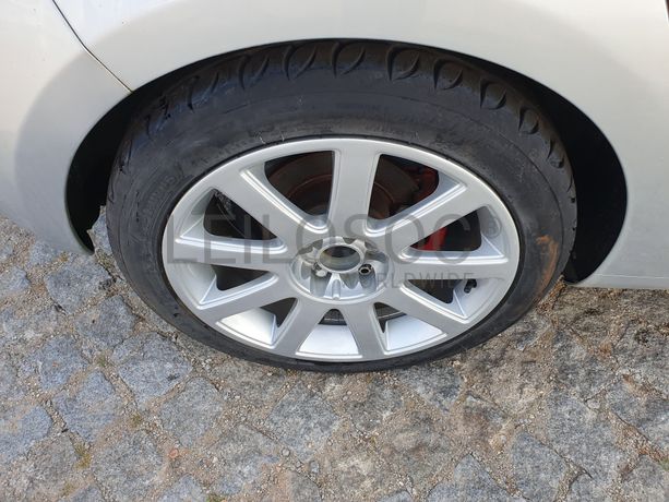 Volkswagen Golf 1.6 TDI · Ano 2011