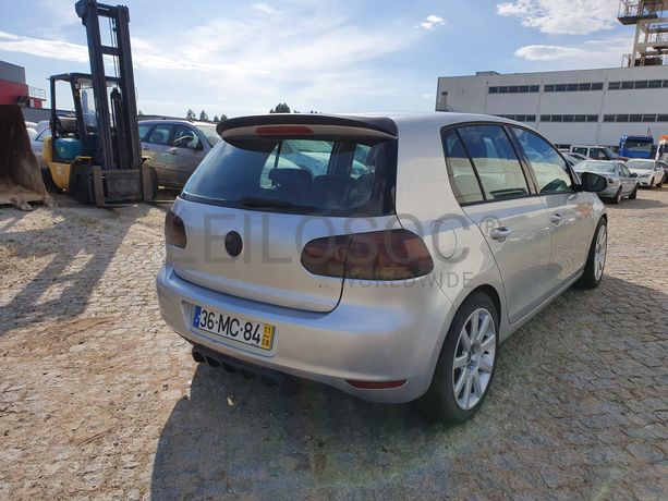 Volkswagen Golf 1.6 TDI · Ano 2011