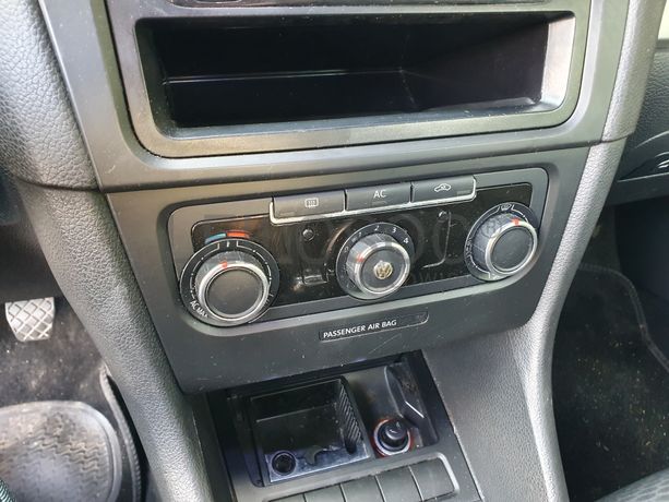 Volkswagen Golf 1.6 TDI · Ano 2011