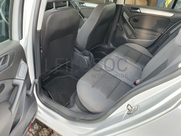 Volkswagen Golf 1.6 TDI · Ano 2011
