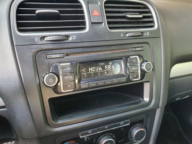 Volkswagen Golf 1.6 TDI · Ano 2011