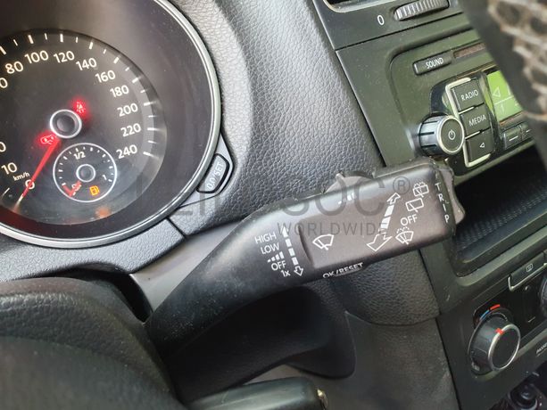 Volkswagen Golf 1.6 TDI · Ano 2011