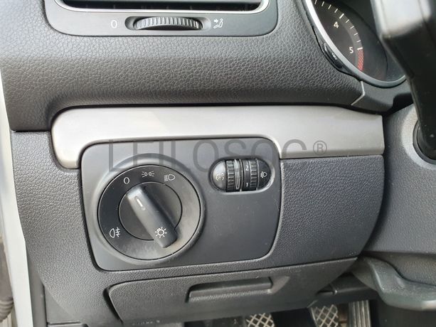 Volkswagen Golf 1.6 TDI · Ano 2011