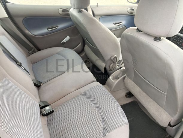 Peugeot 206 · Ano 2002