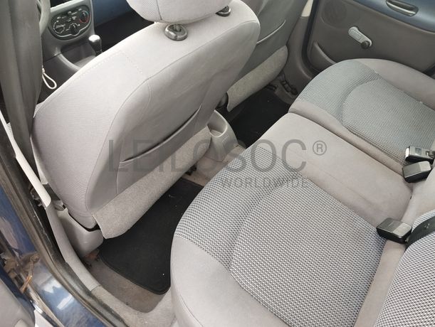 Peugeot 206 · Ano 2002