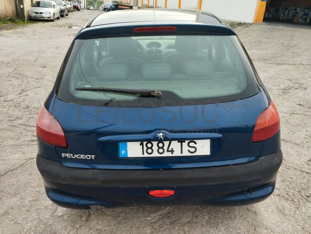 Peugeot 206 · Ano 2002