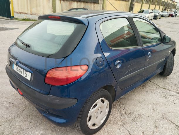 Peugeot 206 · Ano 2002