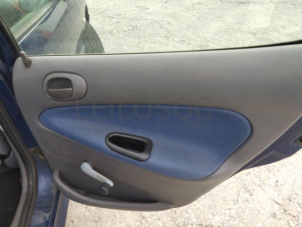 Peugeot 206 · Ano 2002