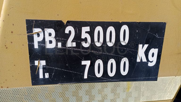 Camião basculante Tata