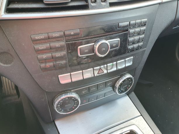 Mercedes-Benz C220 Coupé · Ano 2011