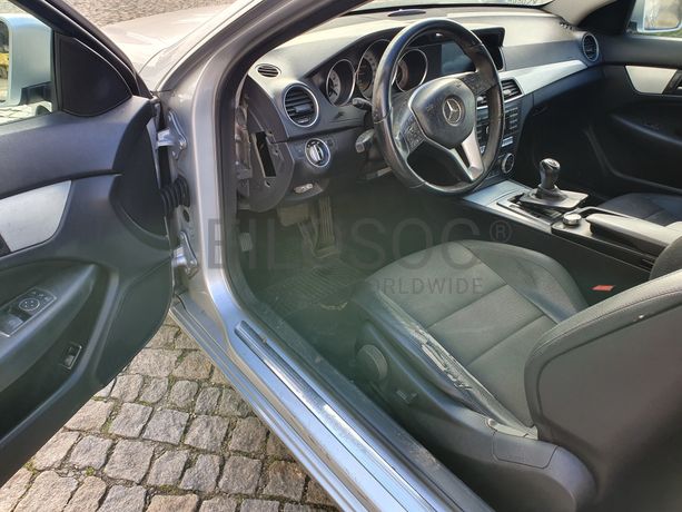 Mercedes-Benz C220 Coupé · Ano 2011