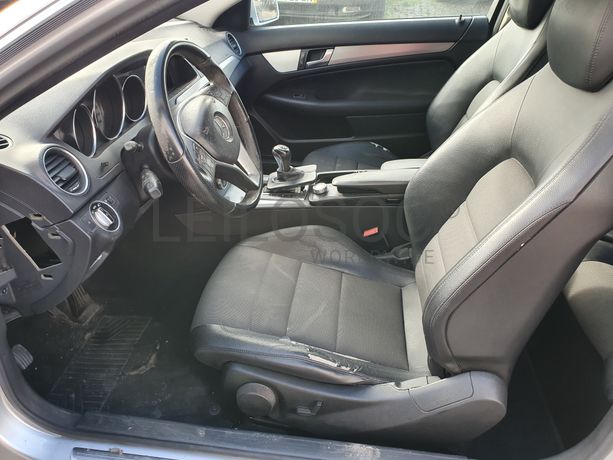 Mercedes-Benz C220 Coupé · Ano 2011