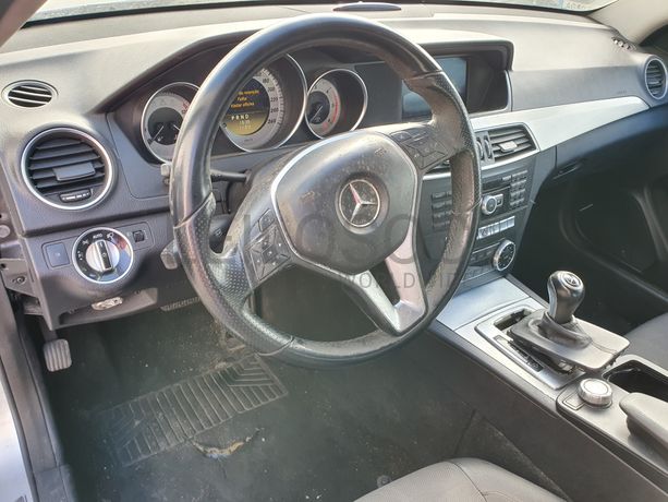 Mercedes-Benz C220 Coupé · Ano 2011