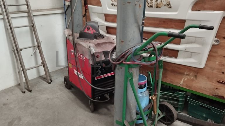 Máquina de soldar · Compressor de ar