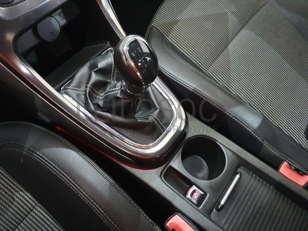 Opel Astra · Ano 2011