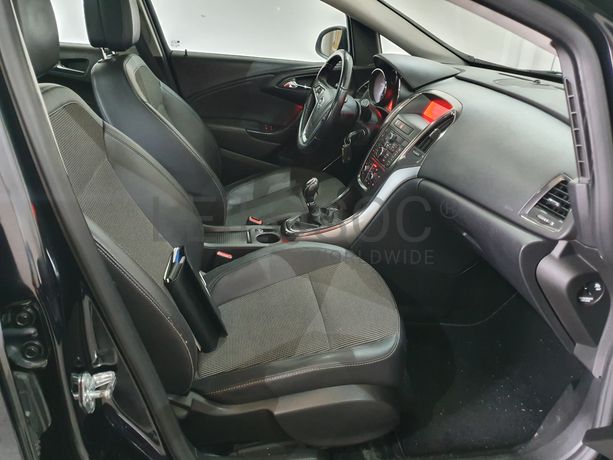 Opel Astra · Ano 2011