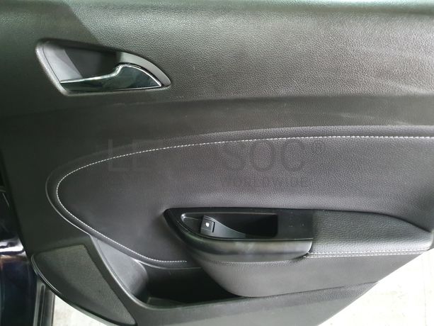 Opel Astra · Ano 2011