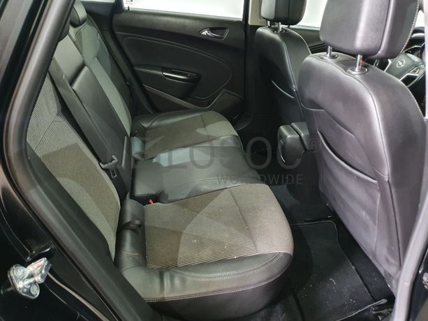 Opel Astra · Ano 2011