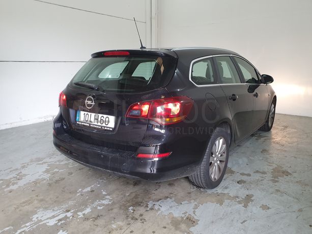 Opel Astra · Ano 2011
