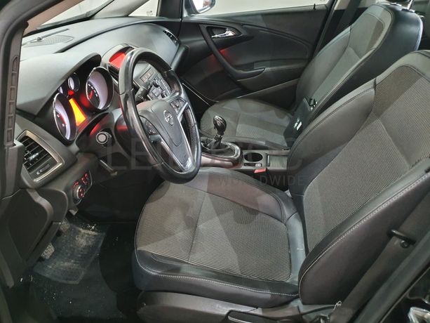 Opel Astra · Ano 2011