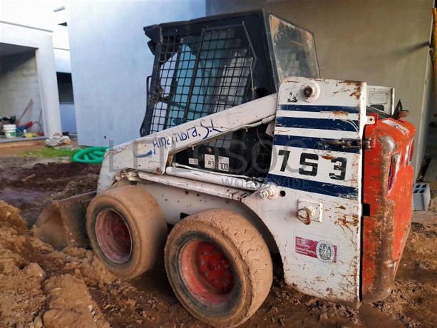 Mini Pá Carregadora Bobcat 753