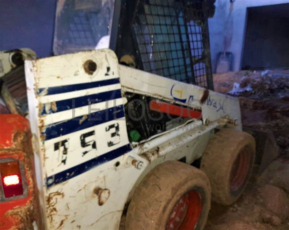 Mini Pá Carregadora Bobcat 753